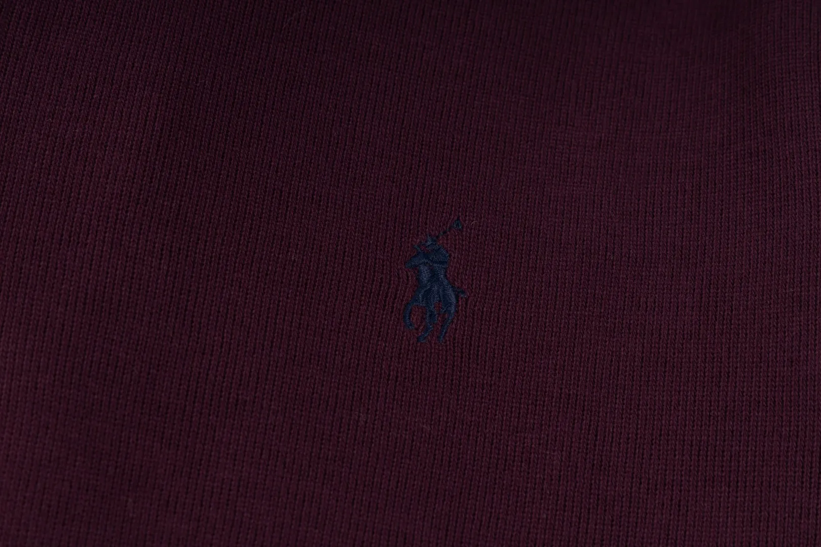 P230 #R97 Ralph lauren twelve-color embroidered pony logo half-zip high-neck long-sleeved knitted sweatshirt. The same style for men and women. The new half-zip sweatshirt for couples to wear in autumn is here! This kind of sweatshirt is really popular this year, even more popular than the hooded sweatshirt. Open the zipper and it can be used as a large lapel, which makes it more fashionable. The color of the classic design of the little war horse on the chest is matched with the embroidery. The simple zipper design echoes the brand logo, so you don’t need to match too much. The sweater version is loose enough! The fabric is custom-woven and dyed 100 cotton. 320g high gram weight 100% cotton knitted cotton with a certain thickness. The fabric is soft and comfortable, and the three-dimensional fabric is full of texture. The stitching is three needles and five threads, which is beautiful and strong. The pattern is also good. Although it is loose, it does not look bulky! - It is not a popular color scheme on the street. The color is pure and highly recommended. The upper body has a particularly high rate of turning heads. Loose style. Big drop shoulder OS style. Same style for men and women. Couple wear. Versatile and practical! Color: Gray, navy, khaki, green label, oatmeal brown label, apricot, black, army green, burgundy, pink, dark gray, light blue, white. Size: S M L XL Length: 70/72/74/76 Bust: 53.5/55.5/57.5/58.5 Shoulder width: 44/45/46/47 Sleeve length: 61/62/63/64